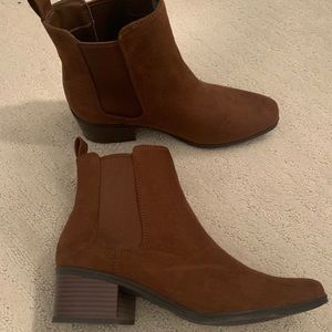 Never worn size 8 Target Chelsea Boots